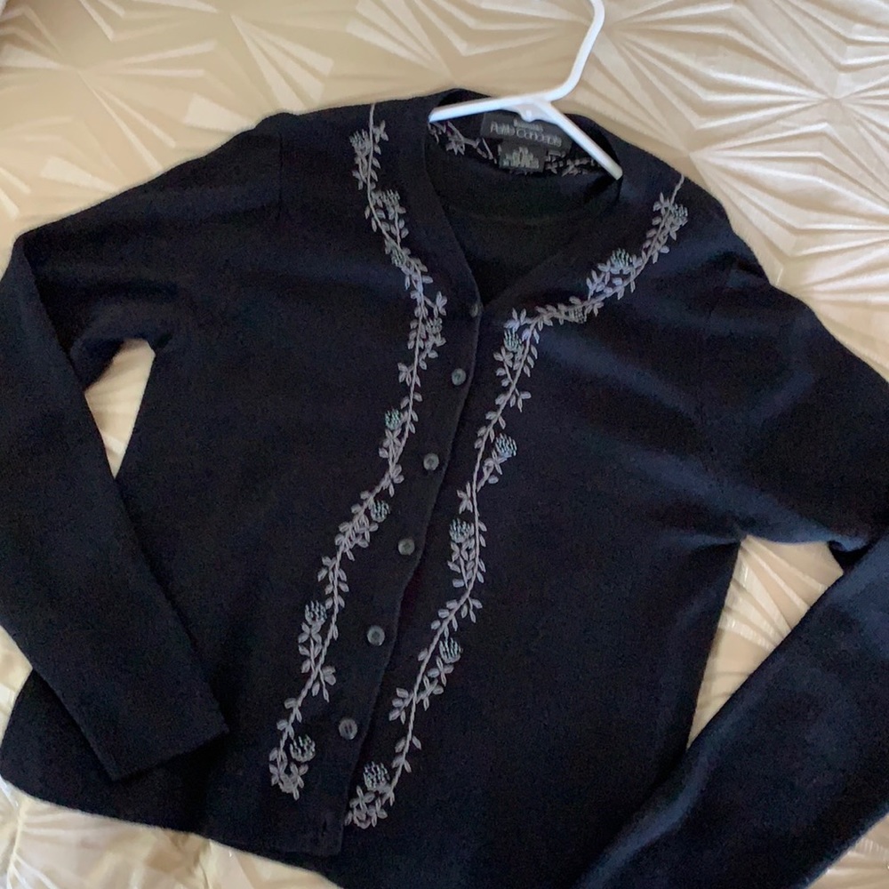 Lightweight cardigan with embroidered detail